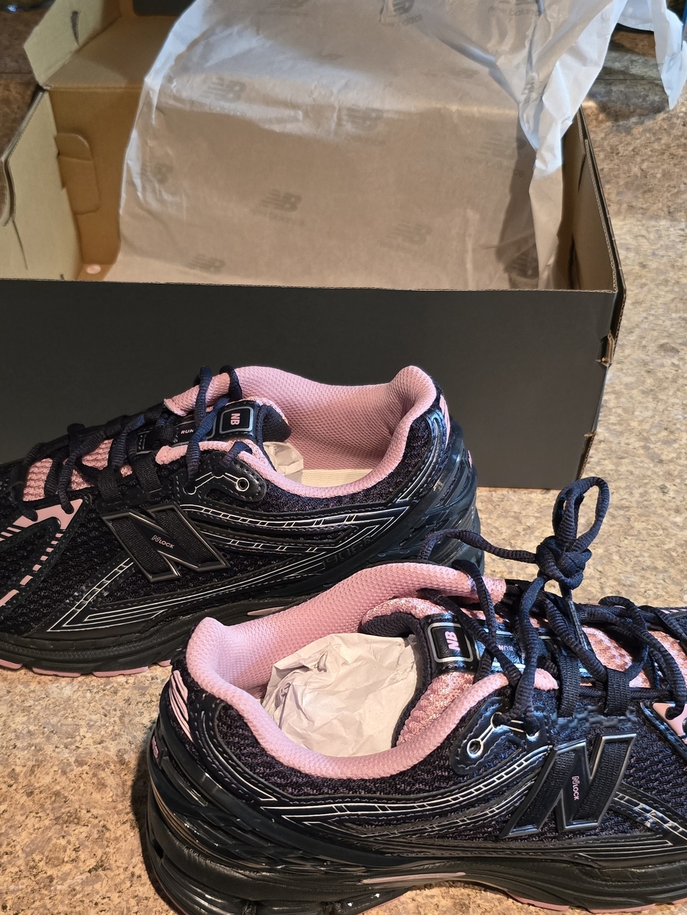 New Balance Women's Black & Pink Running Shoes